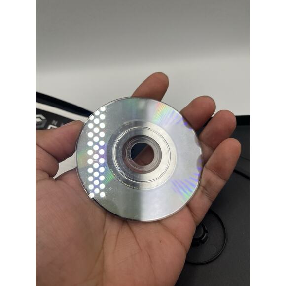 Shrek 2 (Nintendo GameCube, 2004) Black Label Manual And Disc - Picture 2 of 8